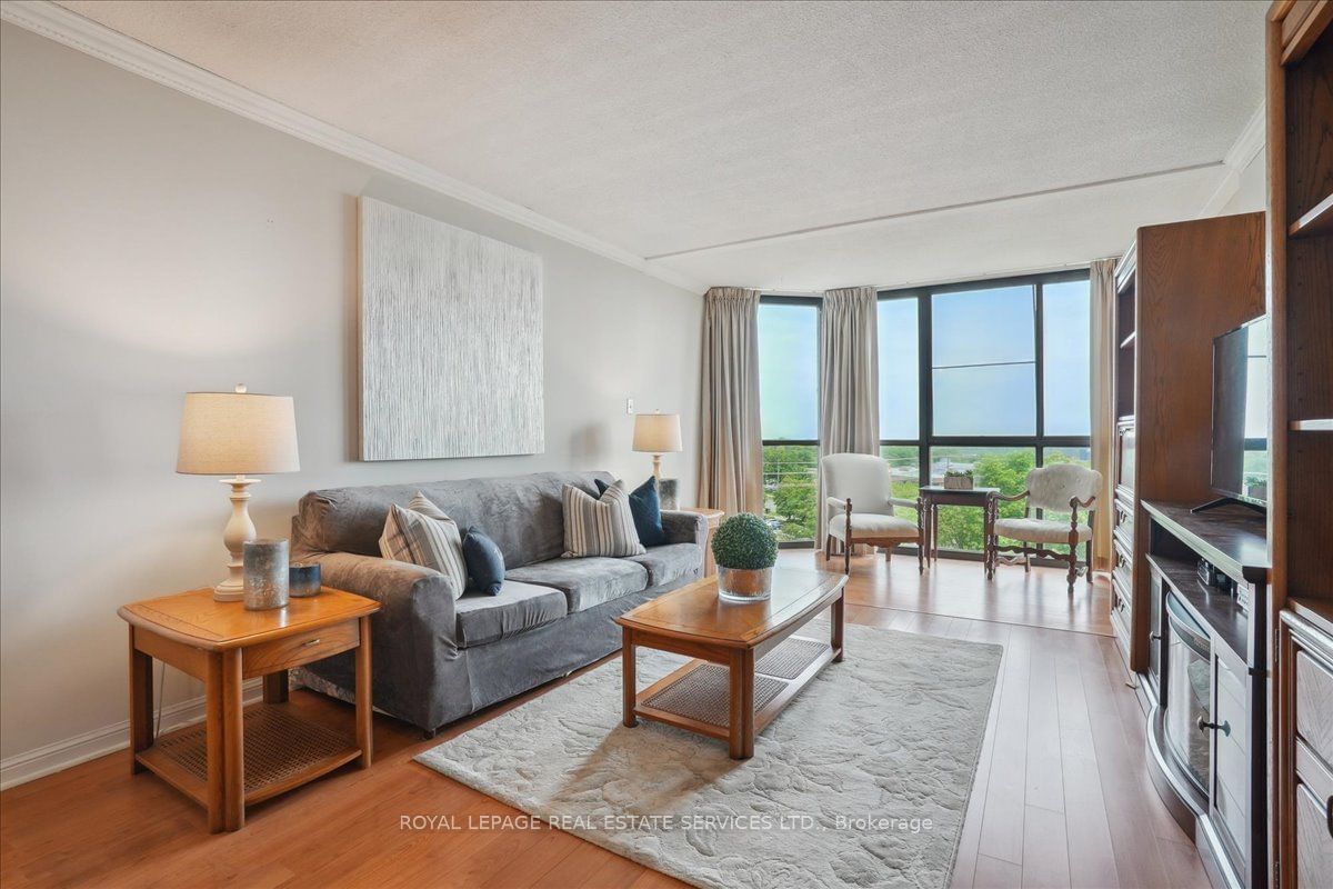 1230 Marlborough Crt, unit 702 for sale - image #5