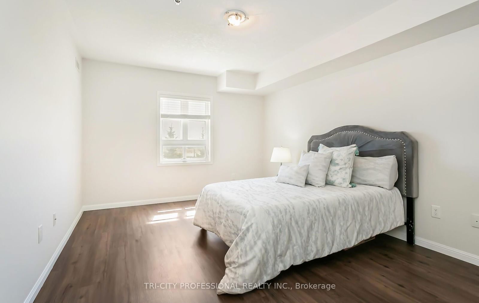 70 Baycliffe Cres, unit 204 for sale - image #27