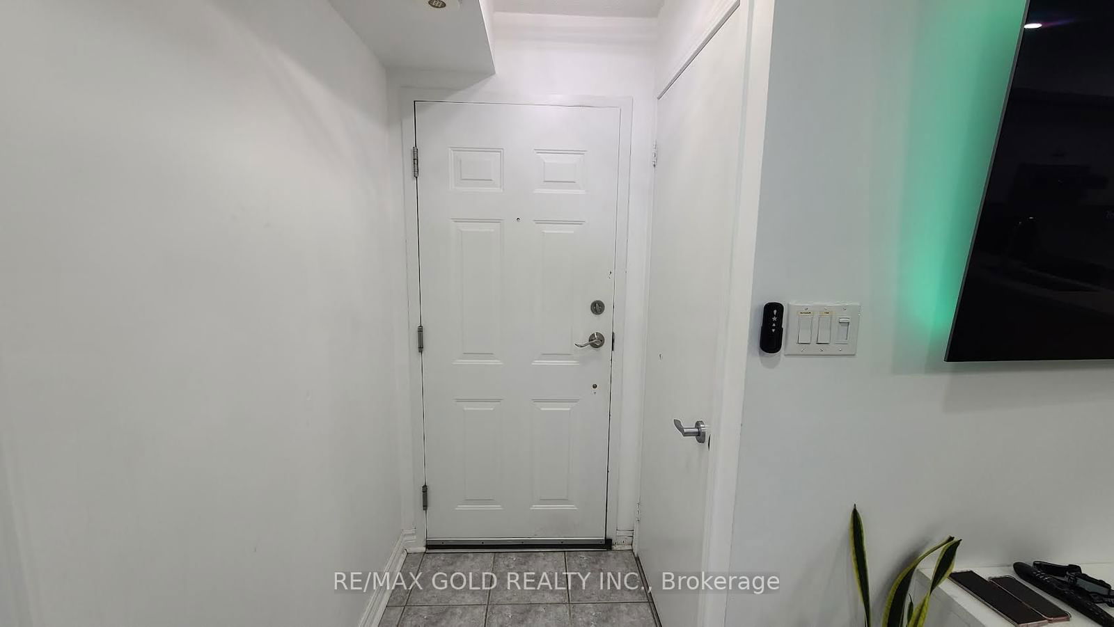 22 Laidlaw St, unit 1207 for rent - image #3