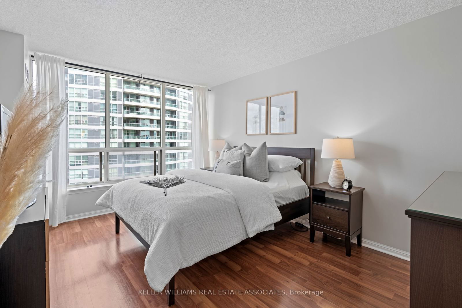 55 Elm Dr W, unit 1609 for sale