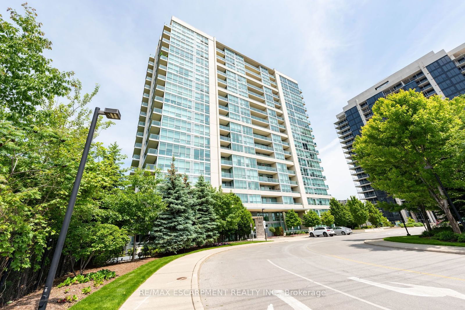 1055 Southdown Rd, unit 710 for sale - image #1