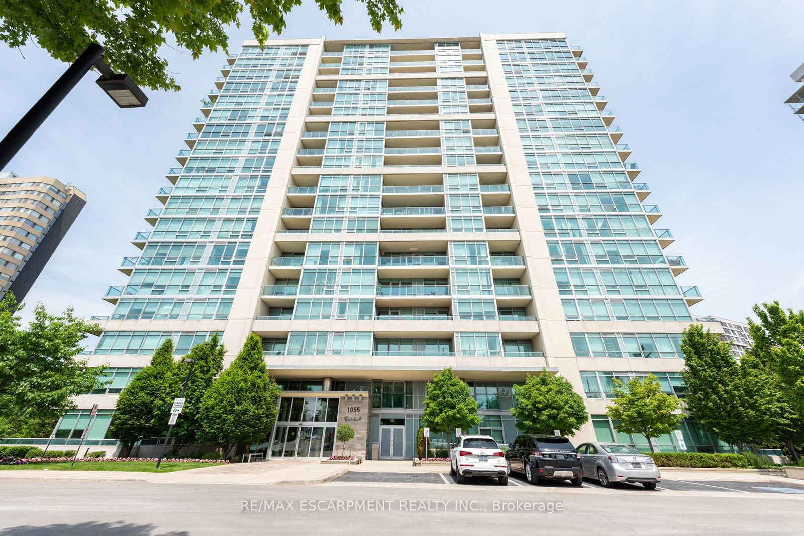 1055 Southdown Rd, unit 710 for sale - image #2