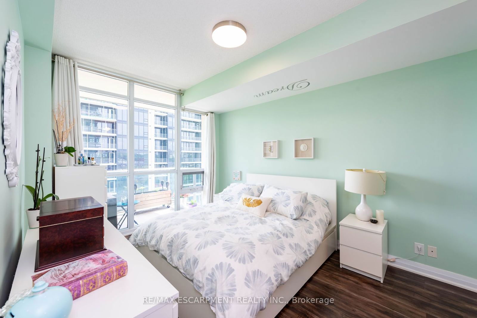 1055 Southdown Rd, unit 710 for sale - image #21