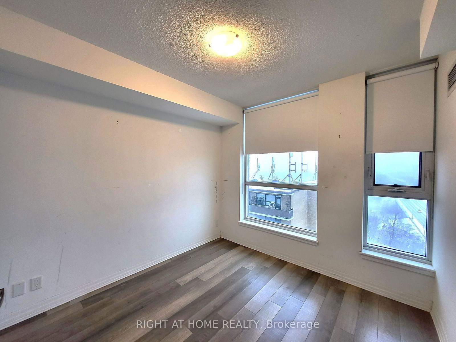 80 esther lorrie Dr, unit 906 for rent - image #3