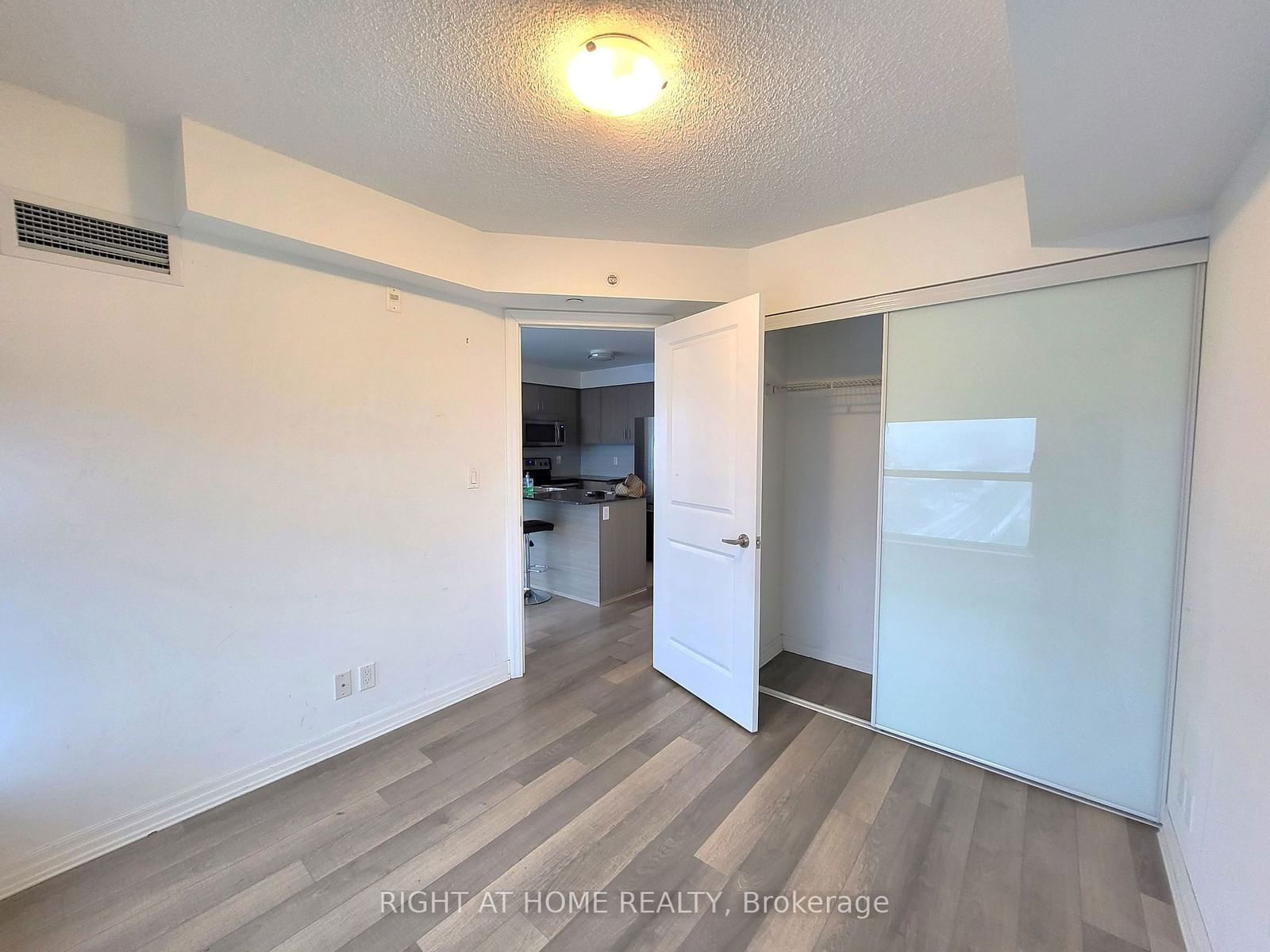 80 Esther Lorrie Dr, unit 906 for rent