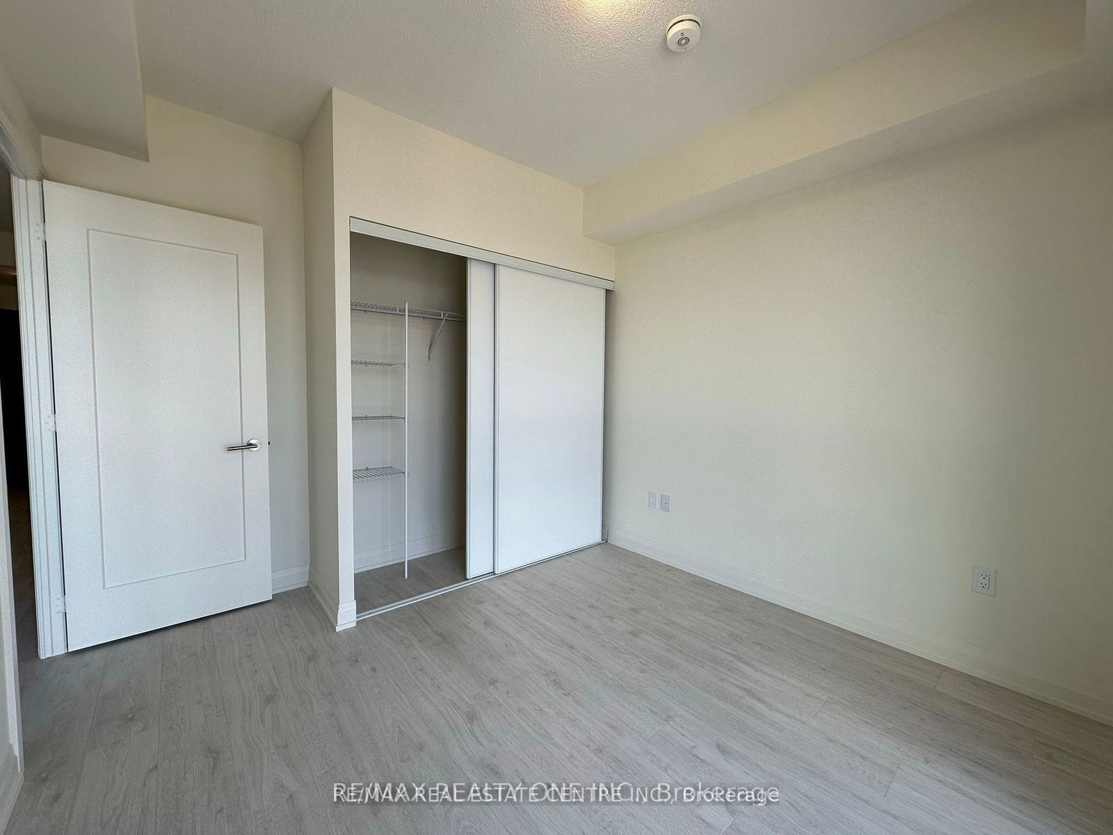 509 Dundas St W, unit 715 for rent - image #11