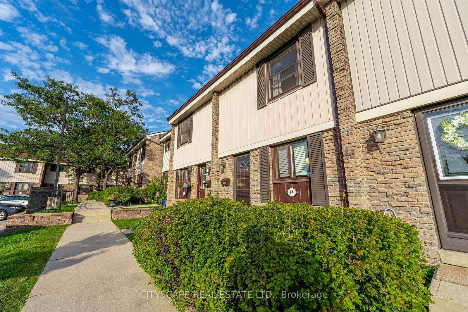 2779 Gananoque Dr, unit 24 for sale - image #3