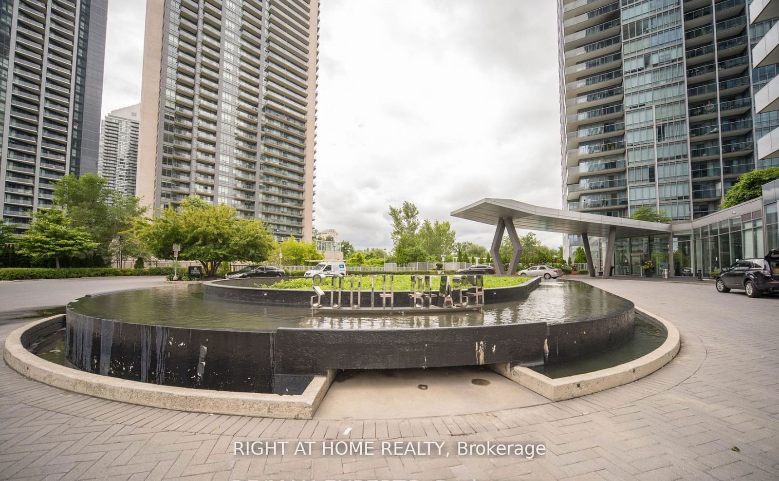 88 Park Lawn Rd, unit 1010 for rent - image #2