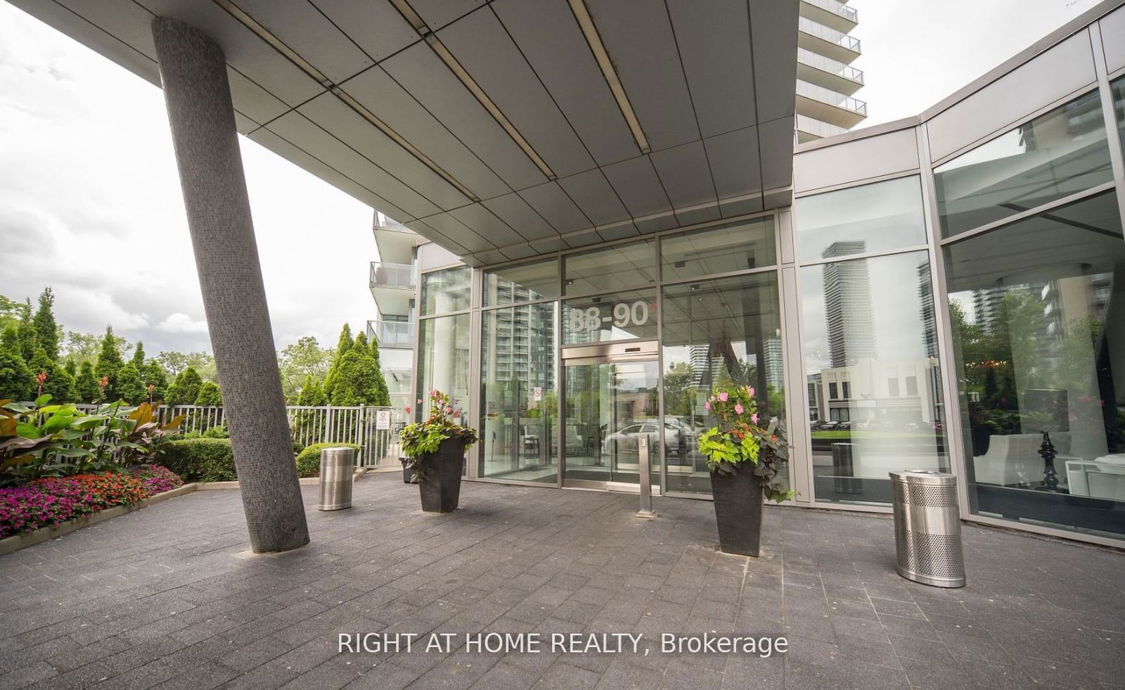 88 Park Lawn Rd, unit 1010 for rent - image #3