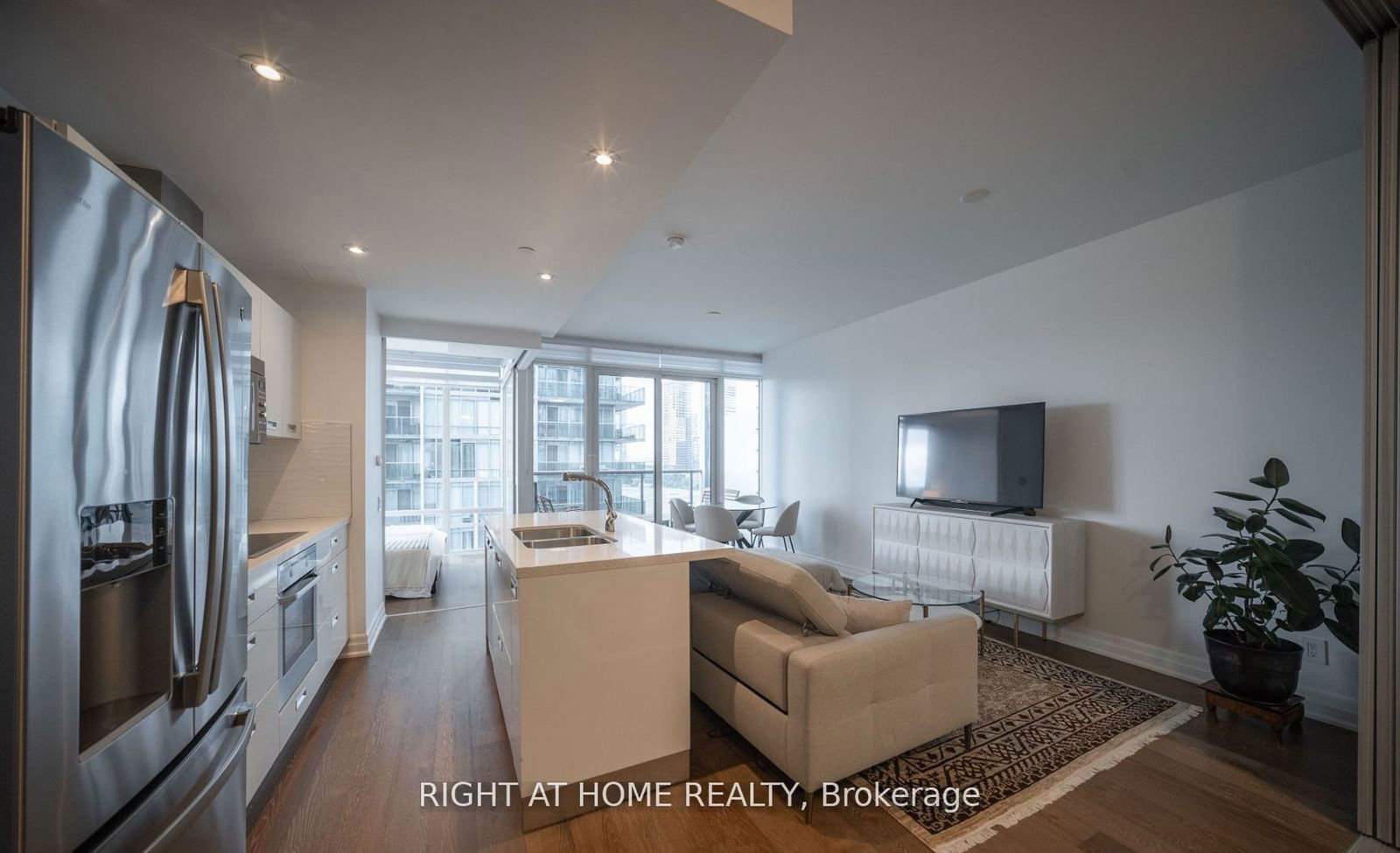 88 Park Lawn Rd, unit 1010 for rent - image #9