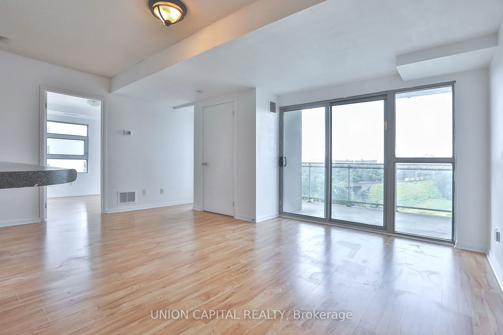 2464 Weston Rd, unit 810 for rent - image #12