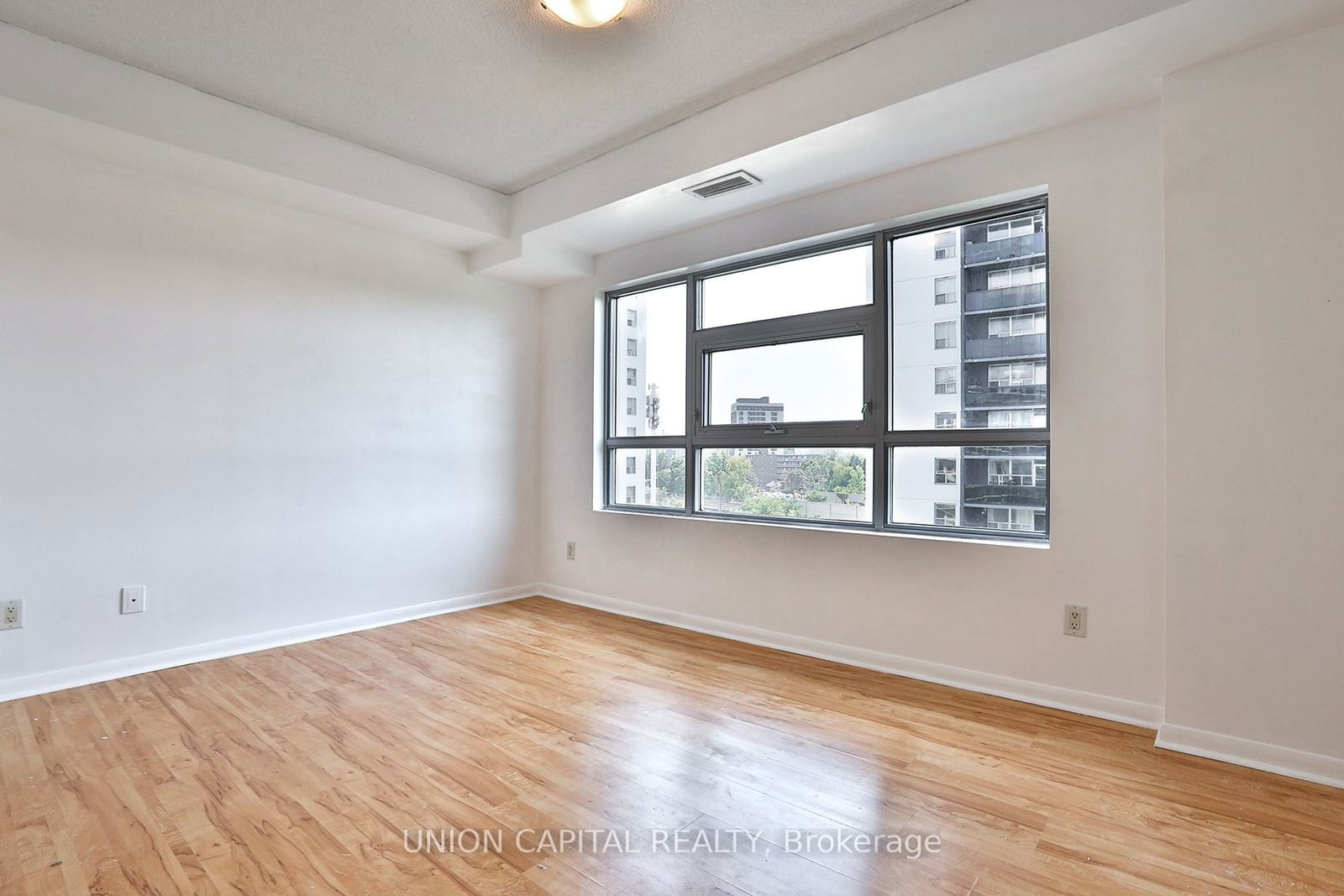 2464 Weston Rd, unit 810 for rent - image #15