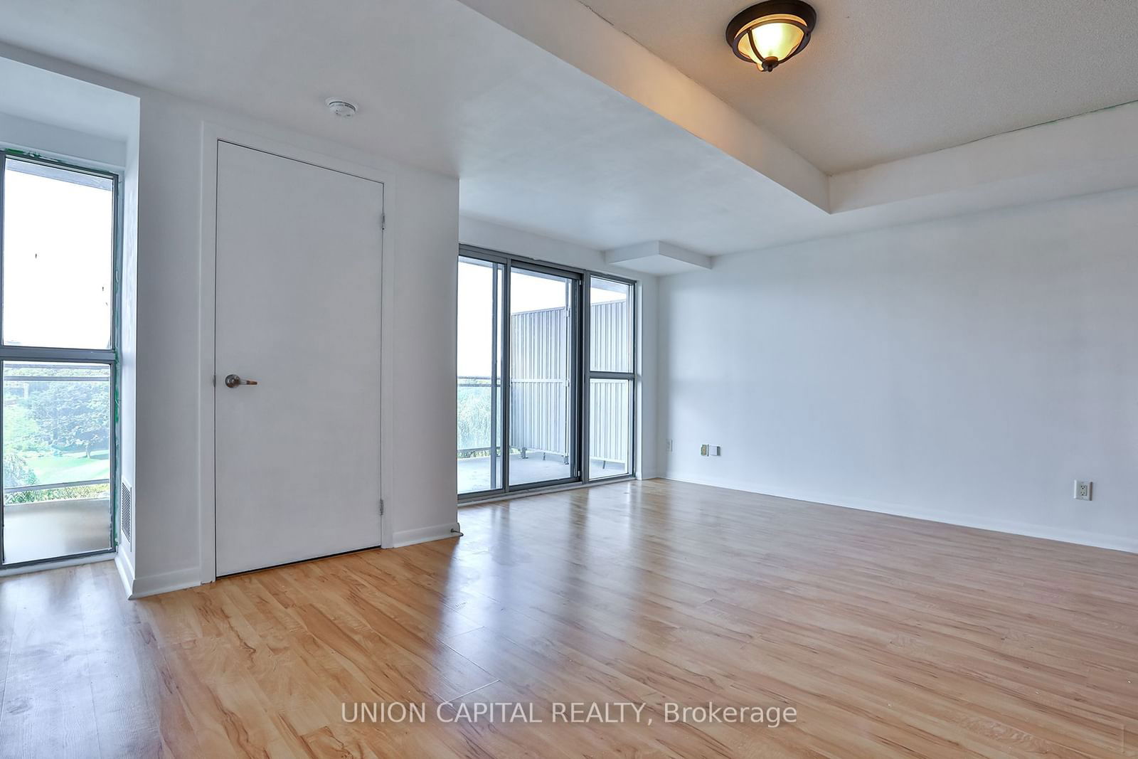 2464 Weston Rd, unit 810 for rent