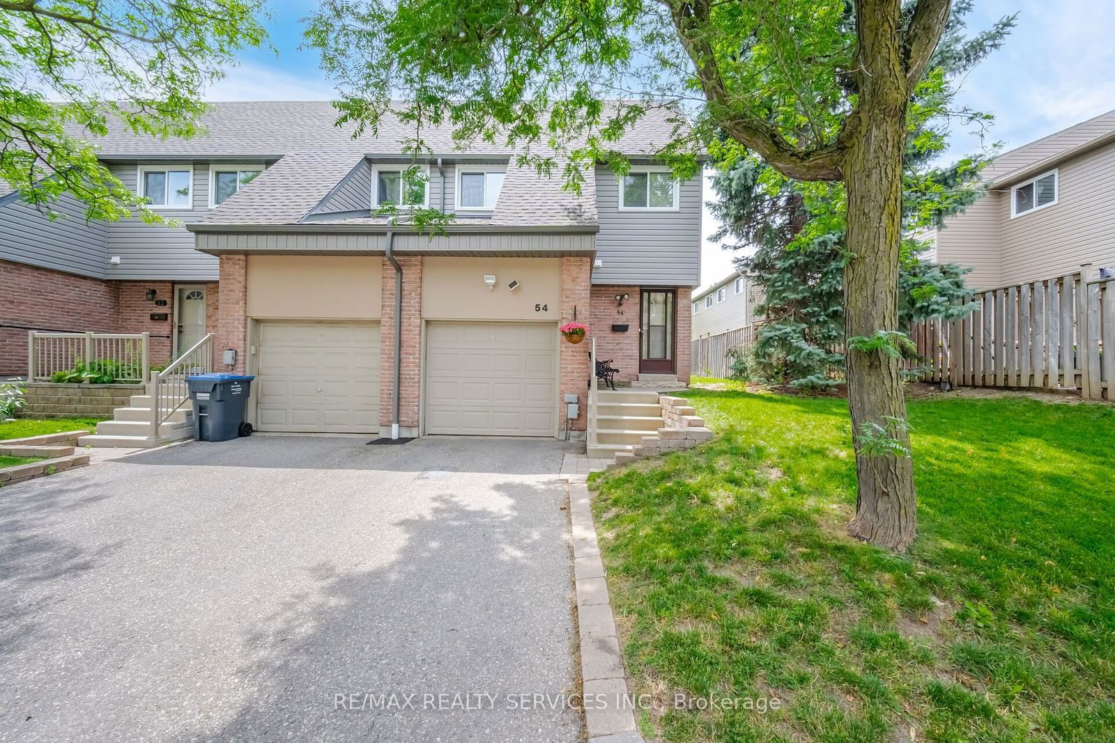 1 Tara Park Crescent Townhouses, Brampton, Toronto