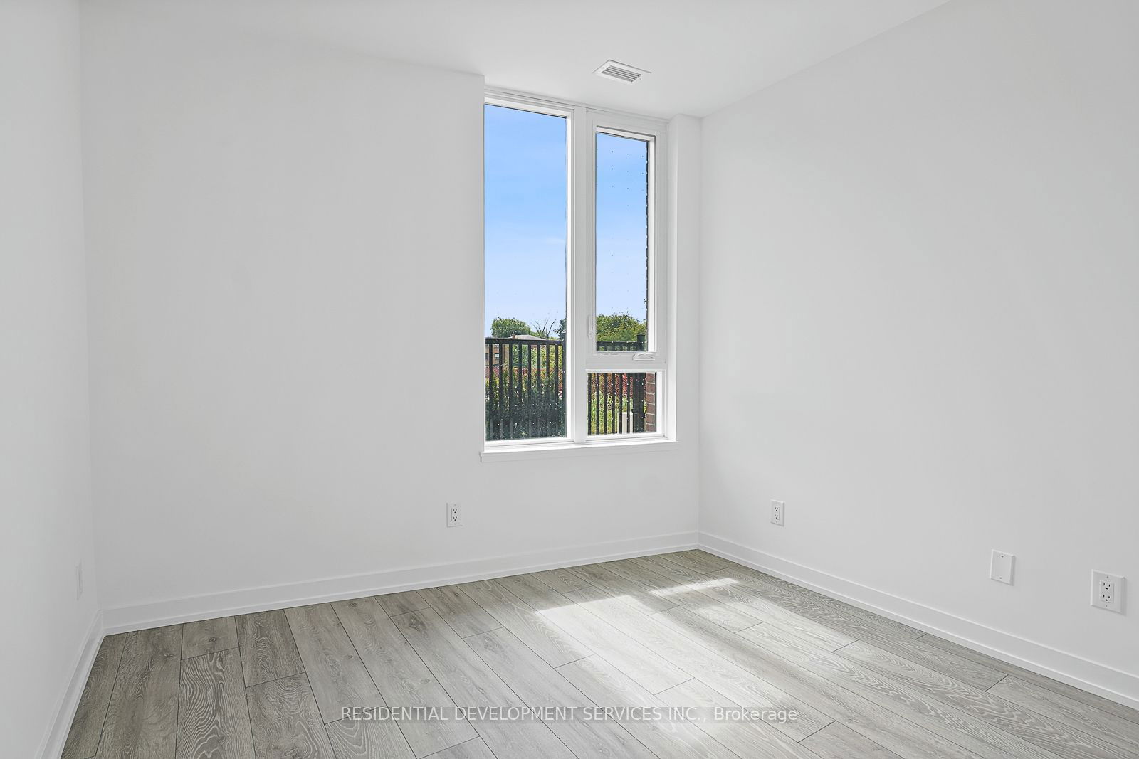 11 Maryport Ave, unit 122 for sale - image #18