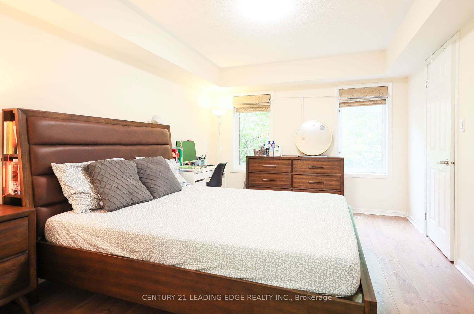 760 Neighbourhood Circ, unit 1 for sale - image #11