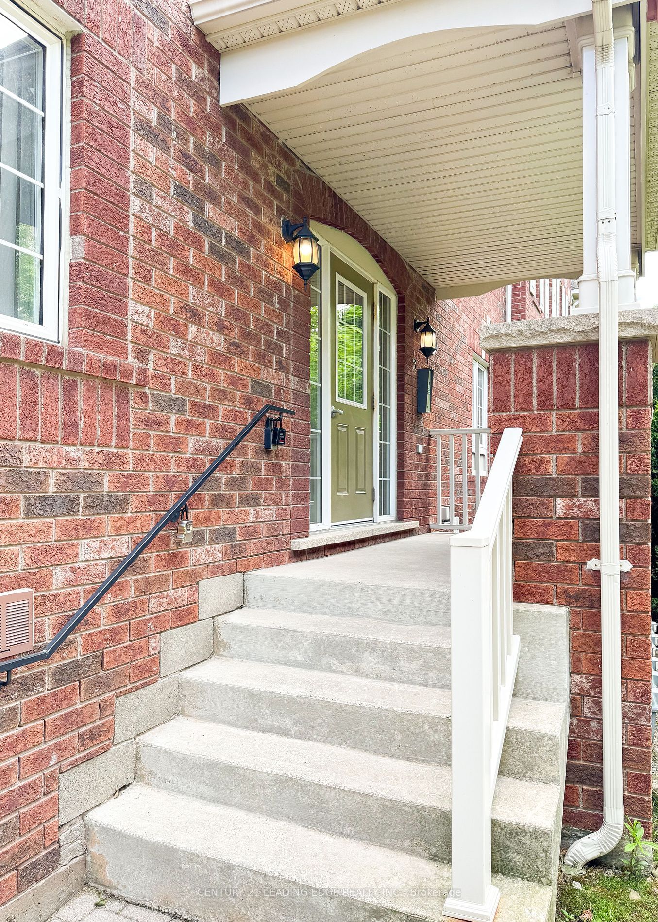 760 Neighbourhood Circ, unit 1 for sale - image #3