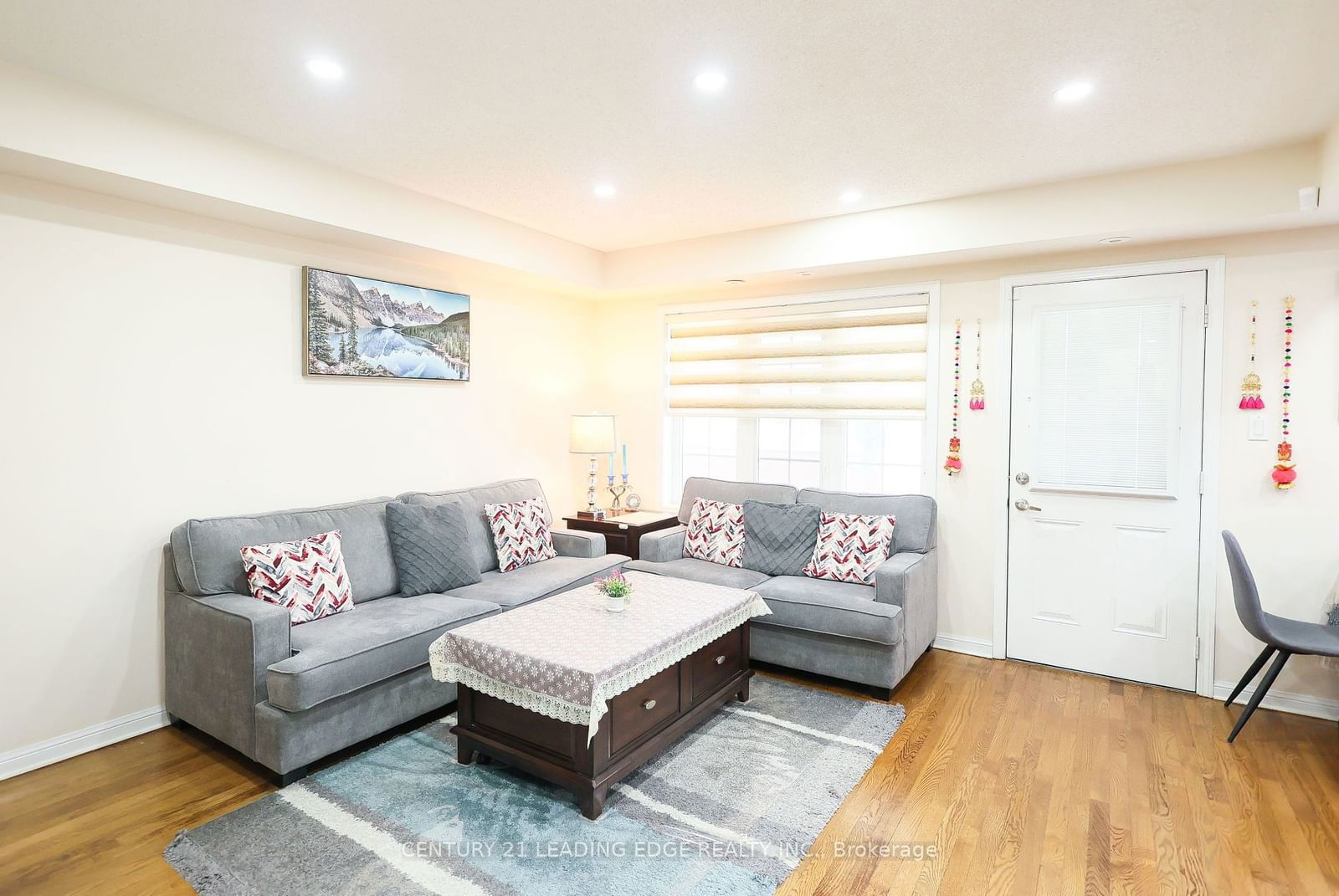 760 Neighbourhood Circ, unit 1 for sale - image #4