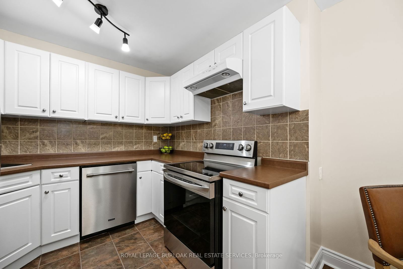 2301 Cavendish Dr, unit 118 for sale - image #12