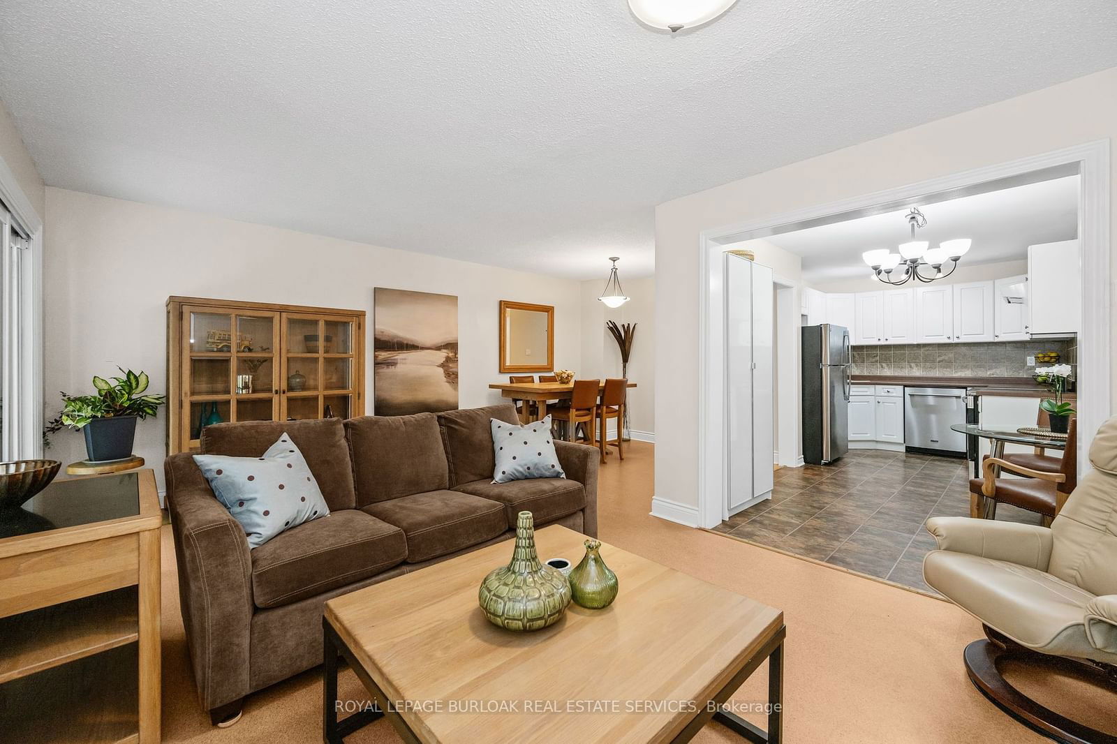 2301 Cavendish Dr, unit 118 for sale - image #9