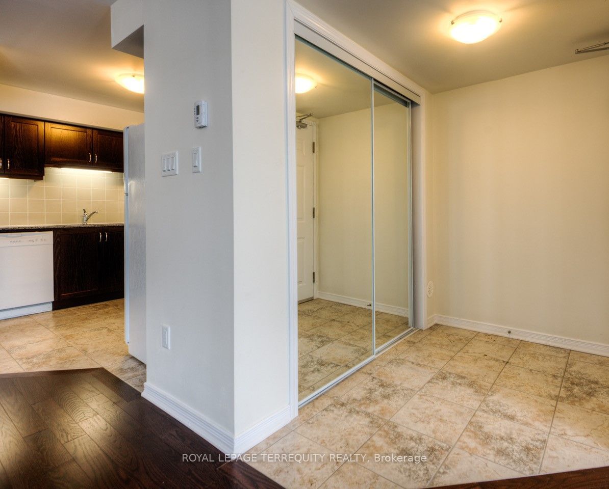 2441 Greenwich Dr, unit 37 for rent - image #3