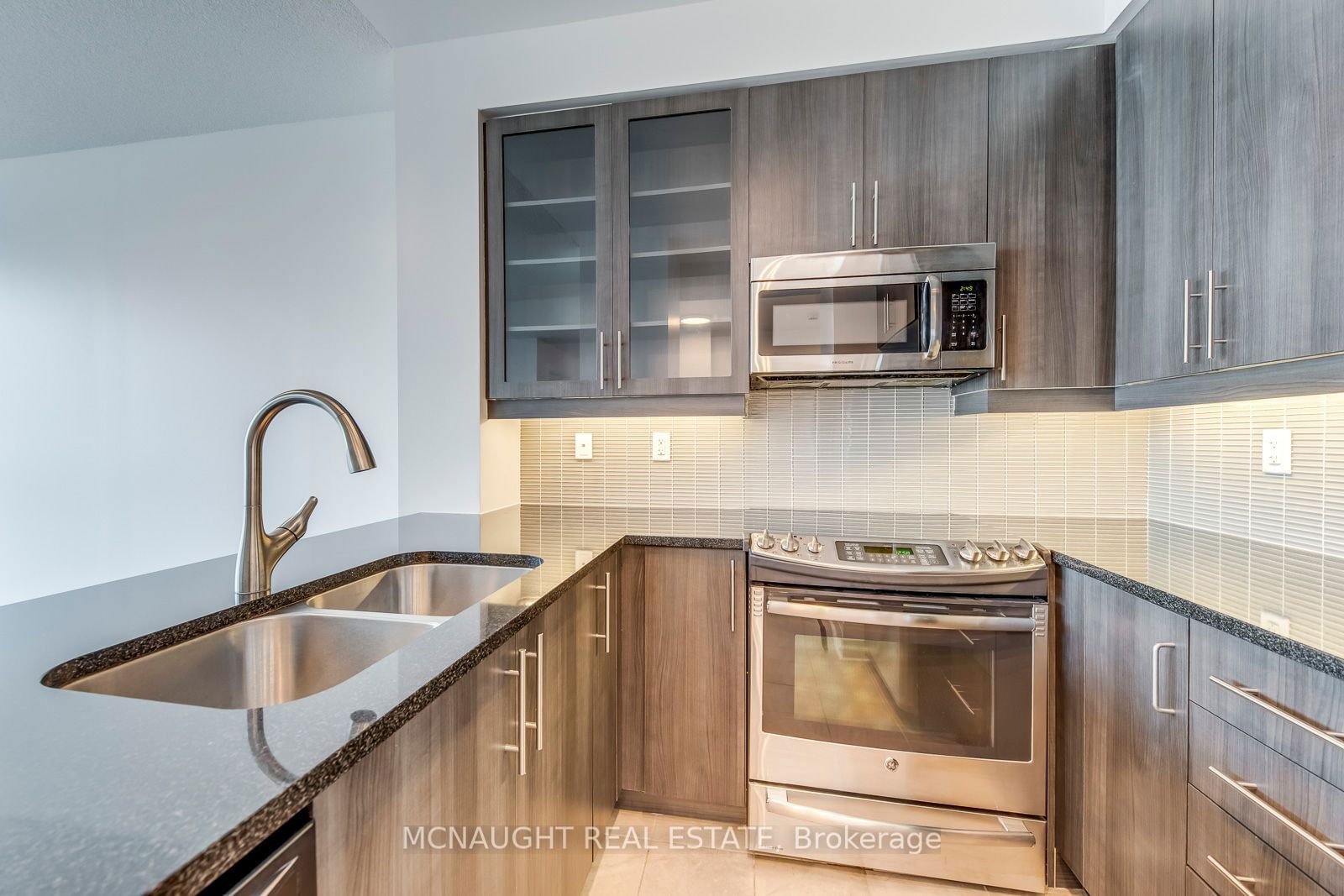 1185 The Queensway, unit 914 for sale