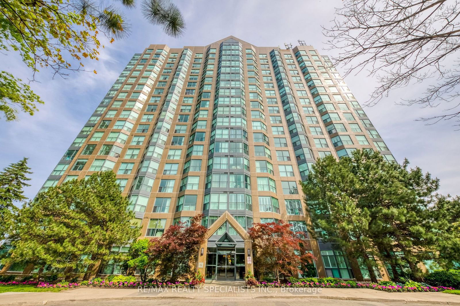 2177 Burnhamthorpe Rd W, unit 404 for sale