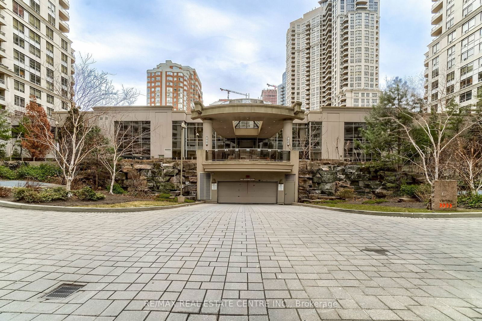 3888 Duke Of York Blvd, unit 2027 for rent