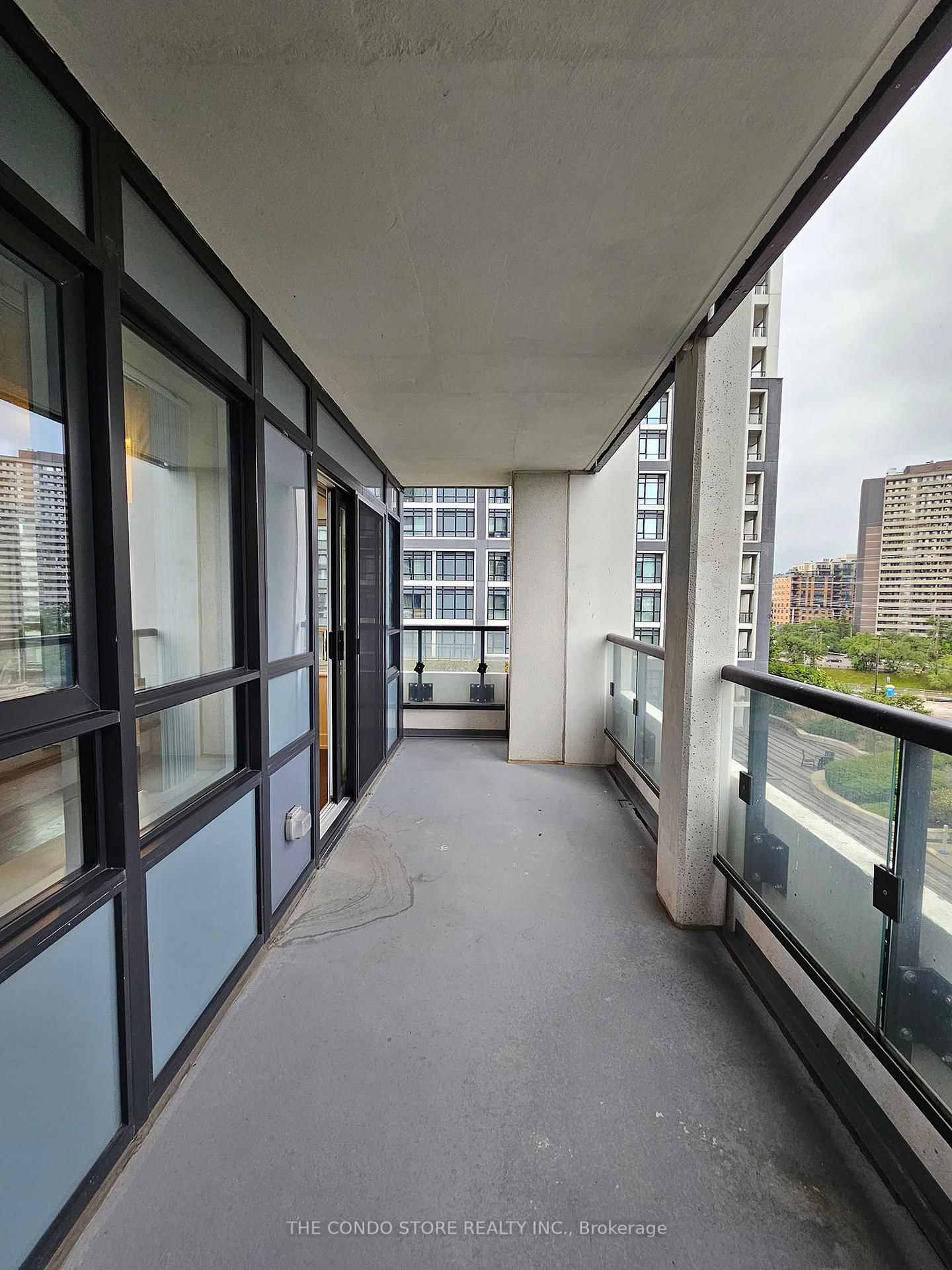 9 Mabelle Ave, unit 522 for rent