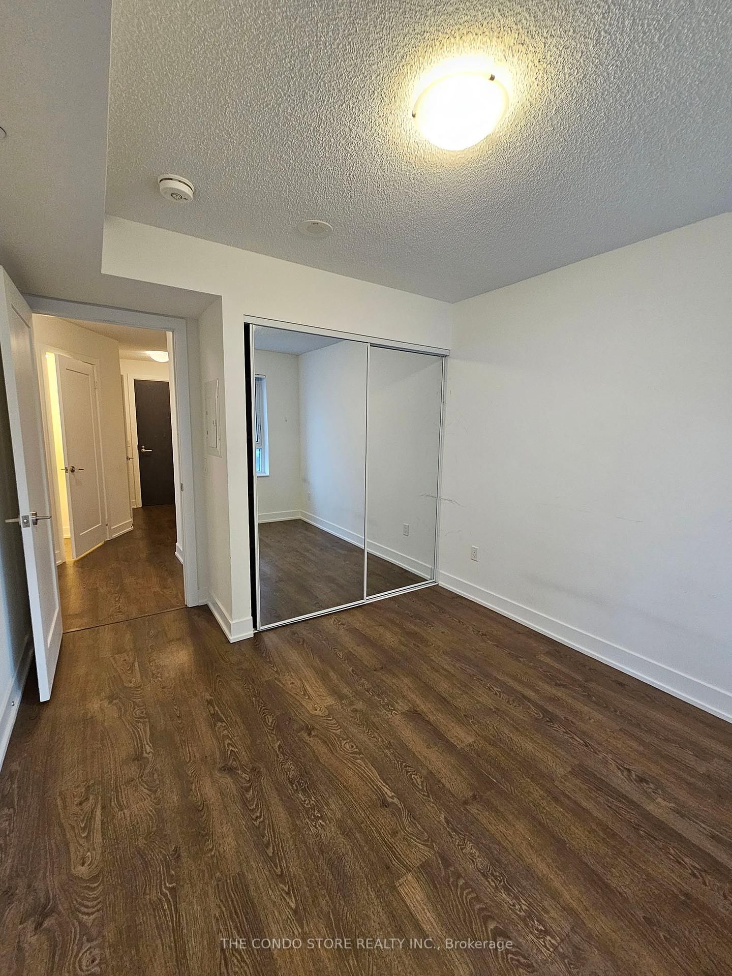 9 Mabelle Ave, unit 522 for rent