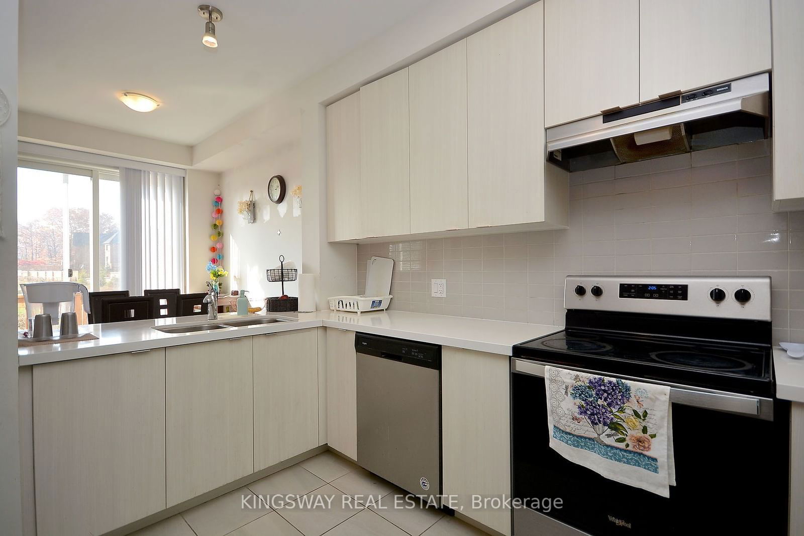 50 Edinburgh Dr, unit 70 for sale - image #4