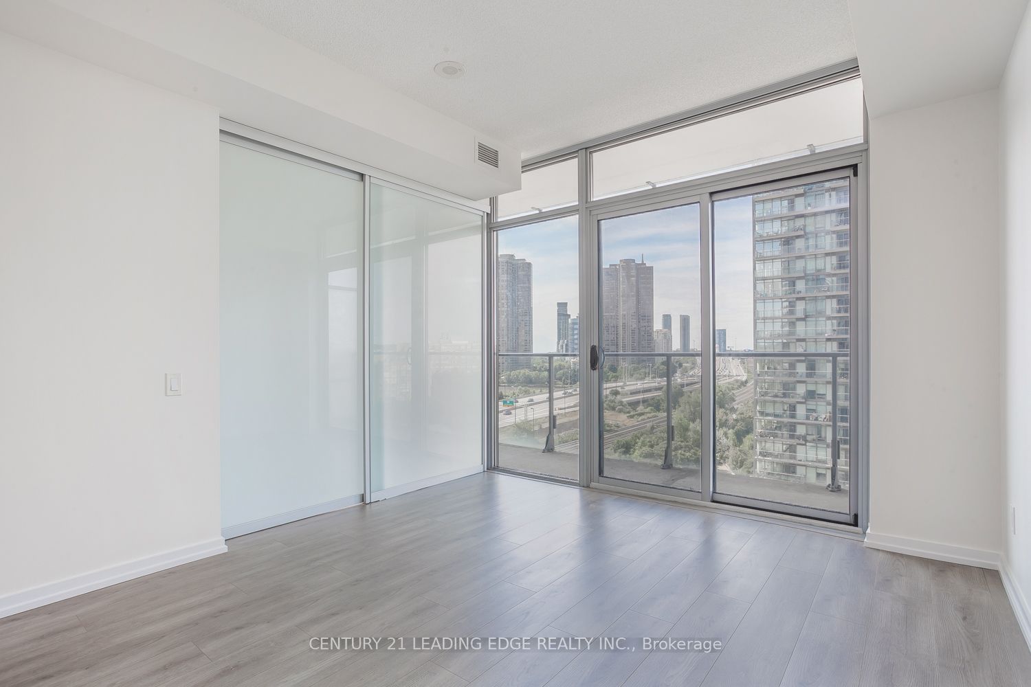 103 The Queensway, unit 1008 for sale - image #15