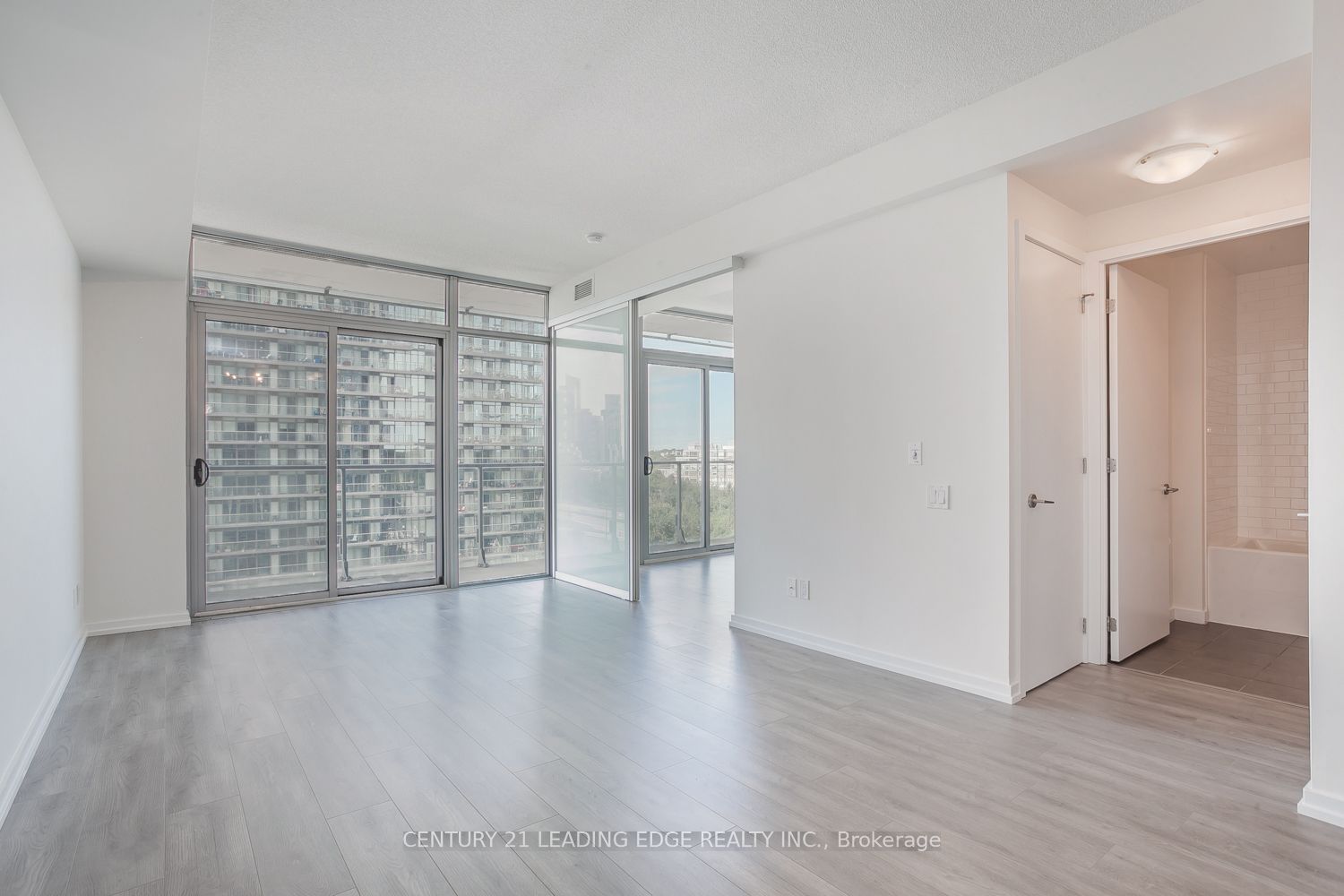 103 The Queensway, unit 1008 for sale - image #9