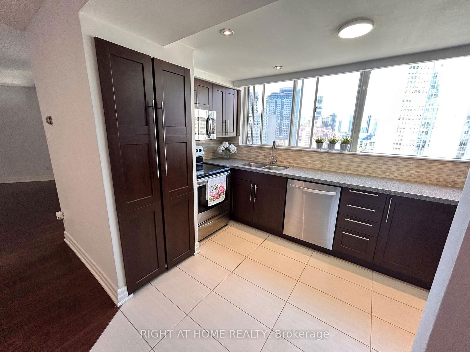 3695 Kaneff Cres, unit Sph09 for sale - image #3