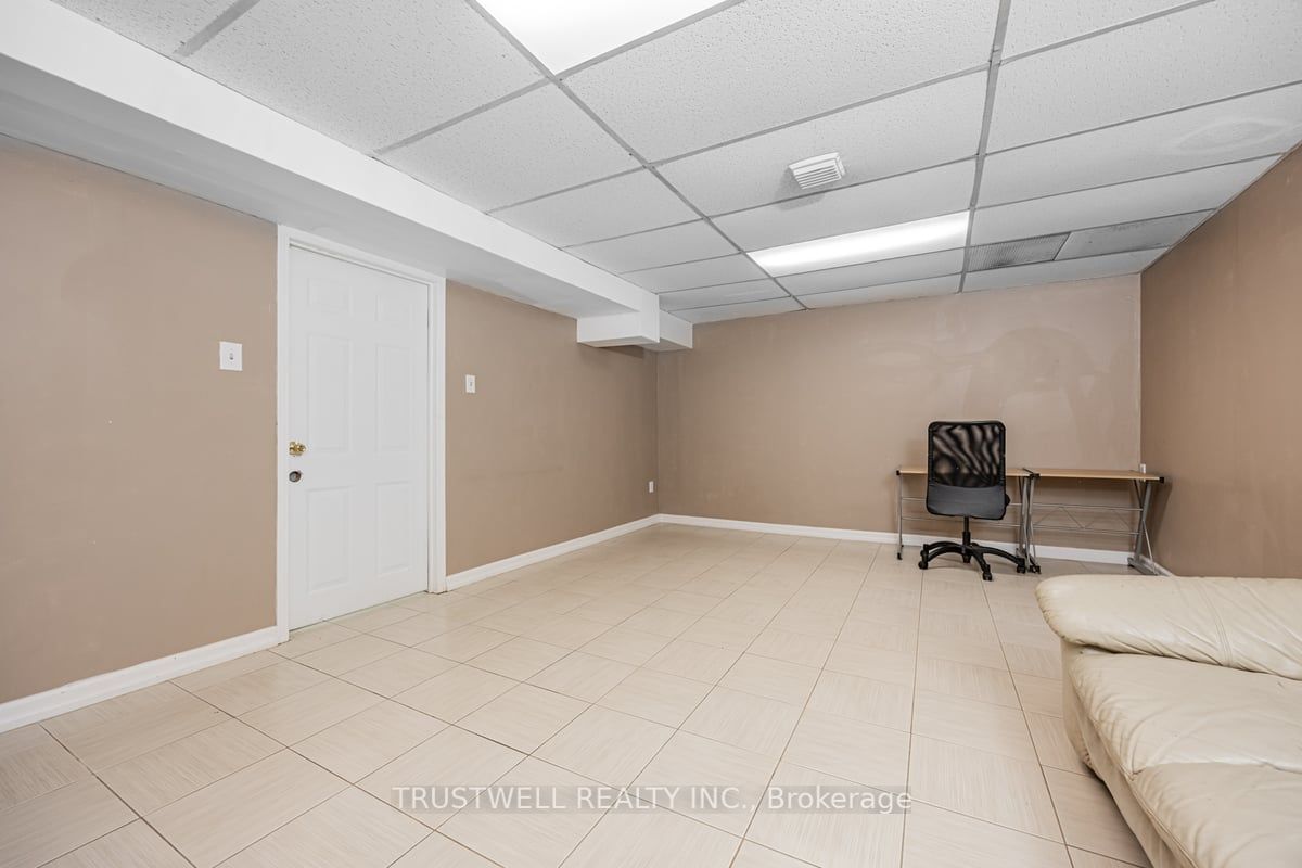 353 Driftwood Ave, unit 7 for sale - image #22