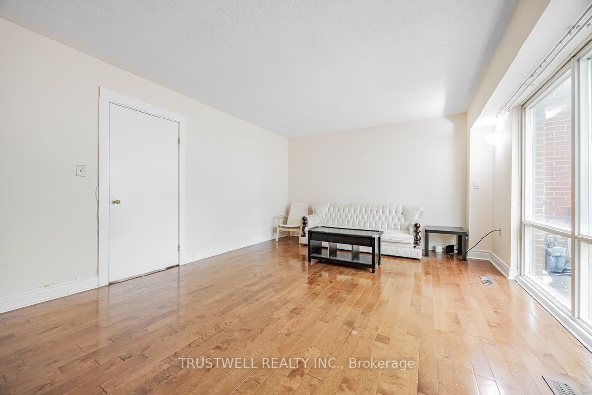 353 Driftwood Ave, unit 7 for sale - image #3