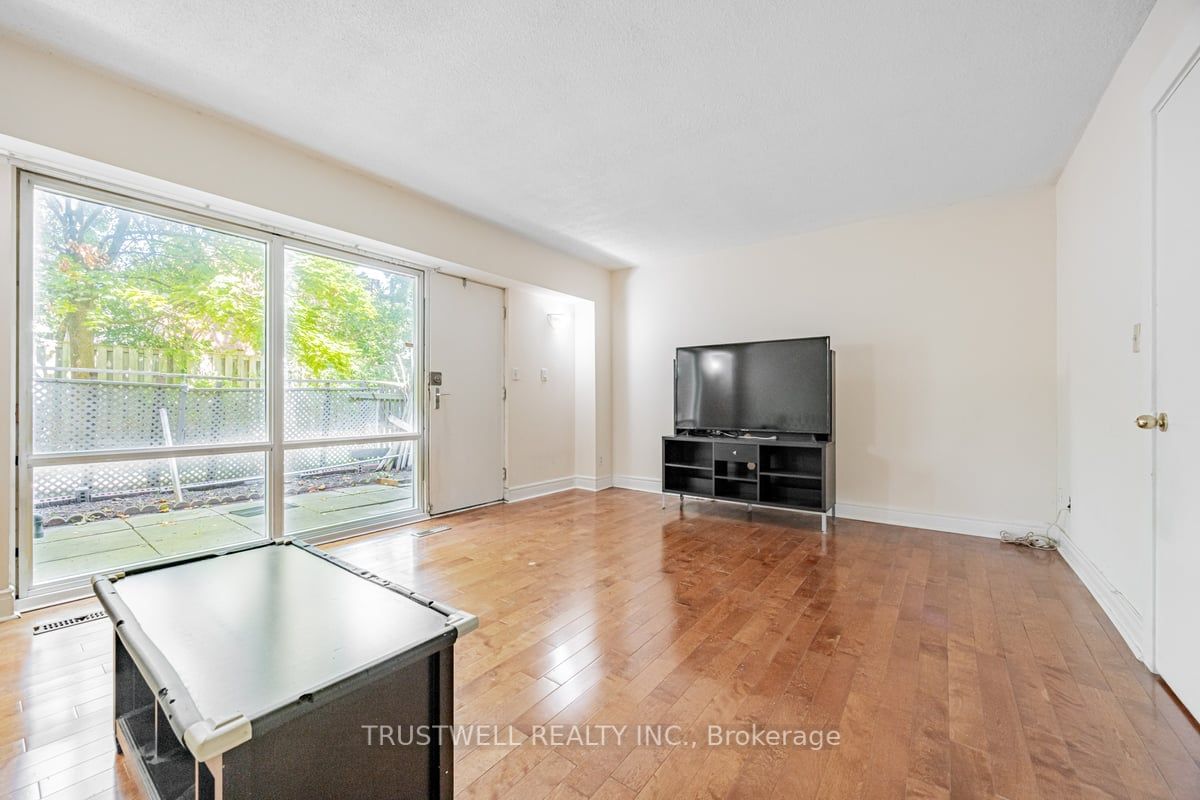 353 Driftwood Ave, unit 7 for sale - image #5