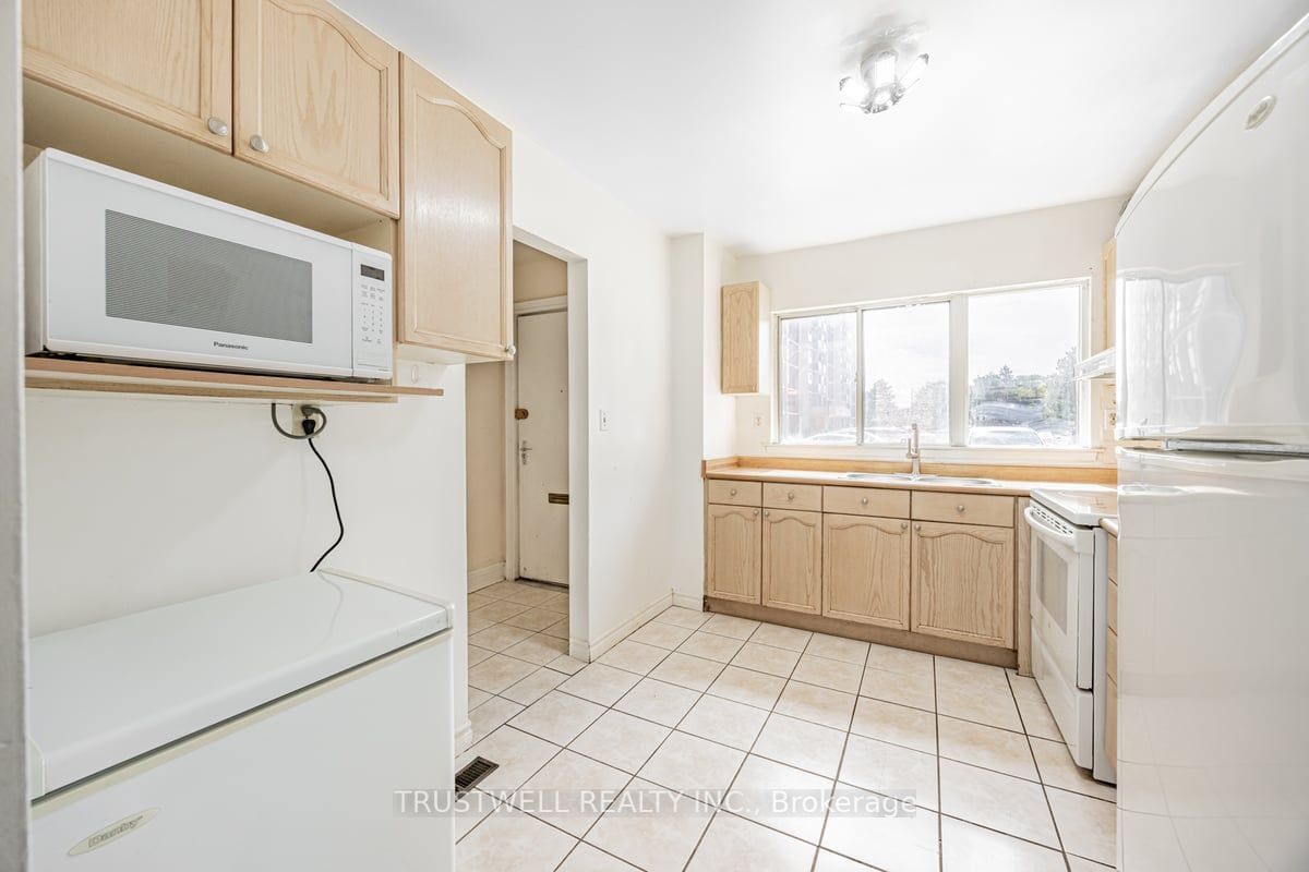 353 Driftwood Ave, unit 7 for sale - image #9