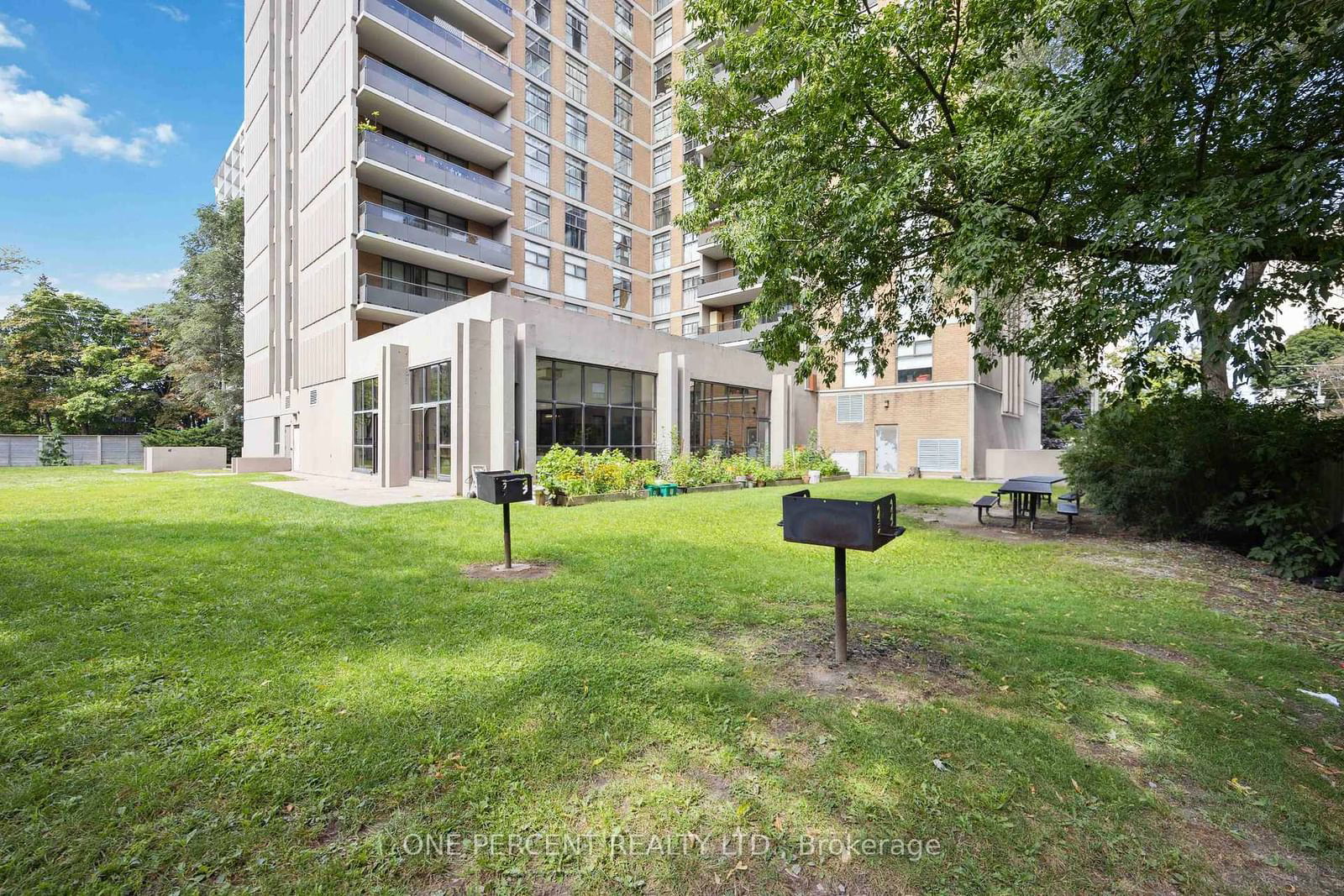 135 Marlee Ave, unit 704 for sale