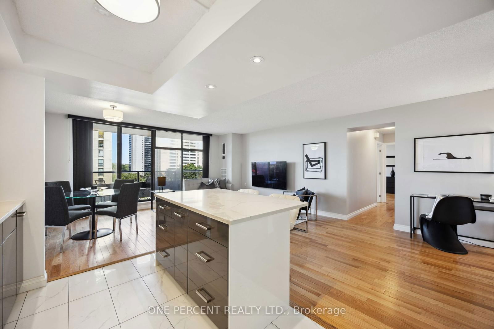 135 Marlee Ave, unit 704 for sale - image #8