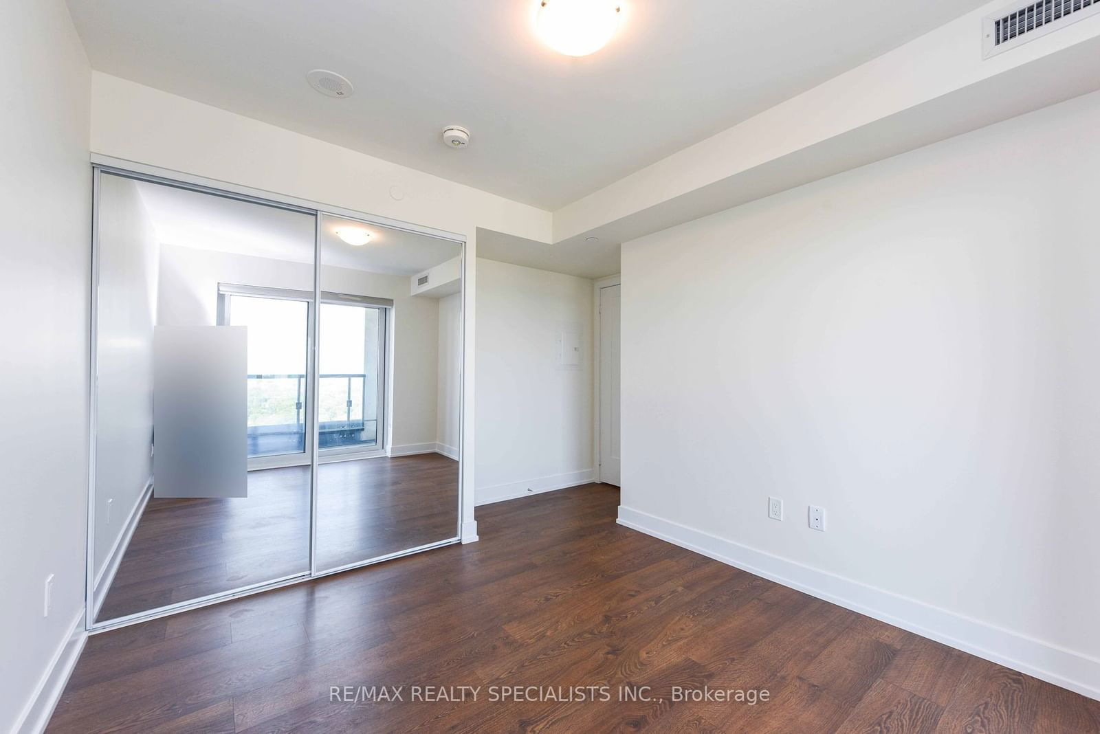 5 MABELLE Ave, unit 2535 for rent - image #9