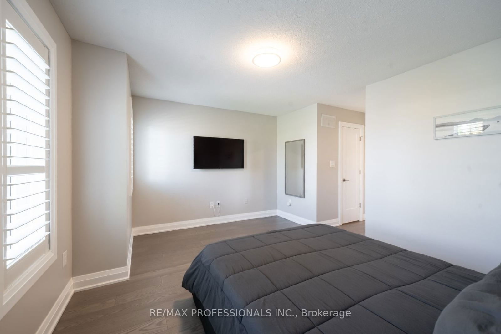 1128 Dundas St W, unit 110 for sale - image #27