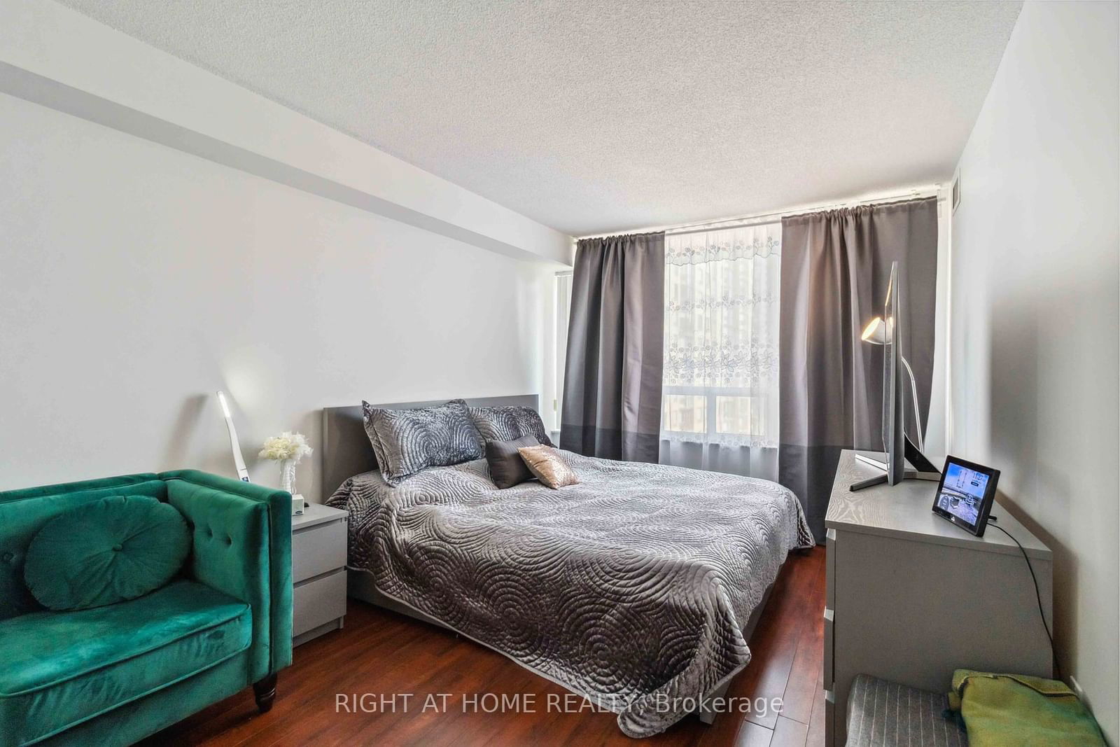 285 Enfield Pl, unit 611 for sale - image #17