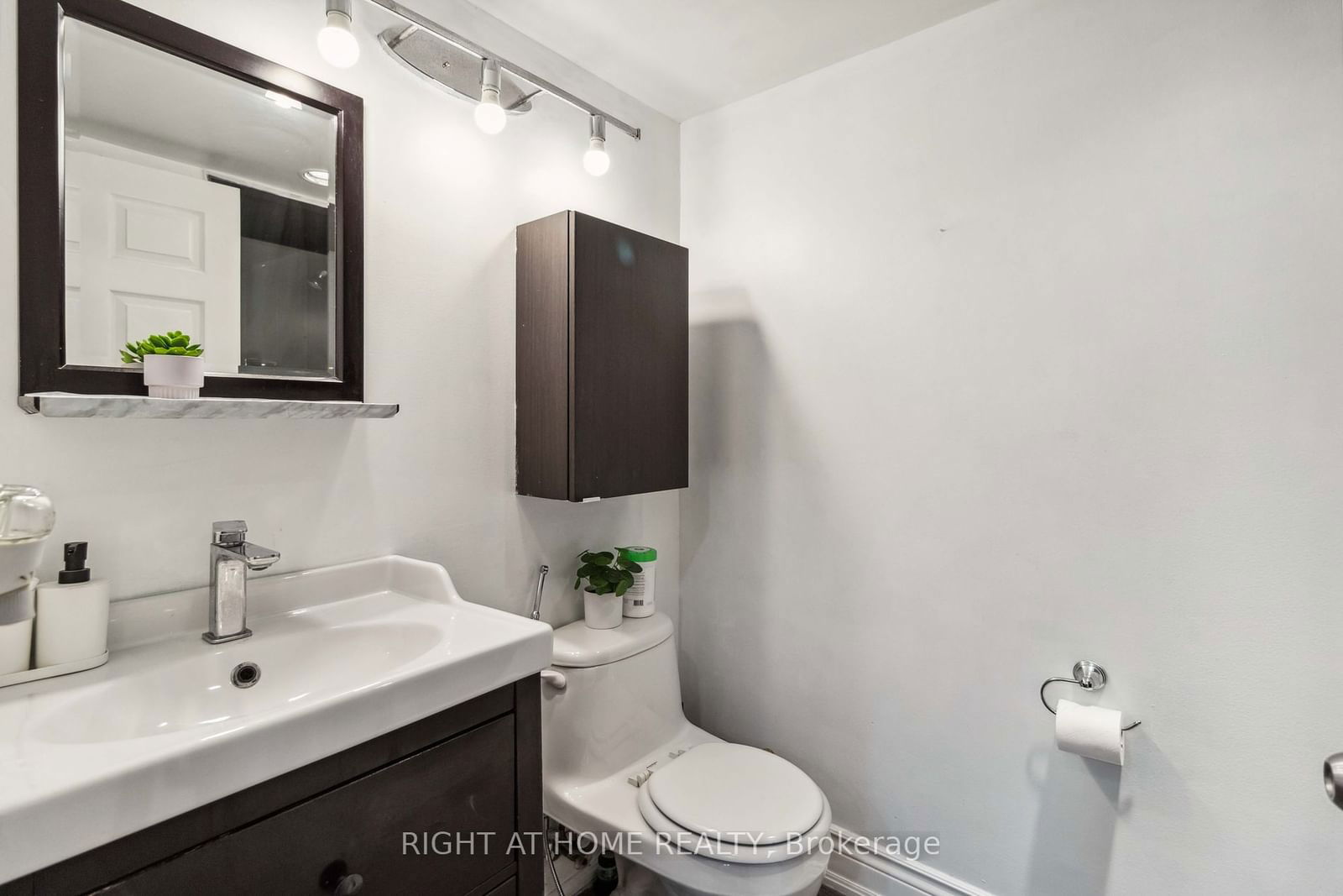 285 Enfield Pl, unit 611 for sale - image #19