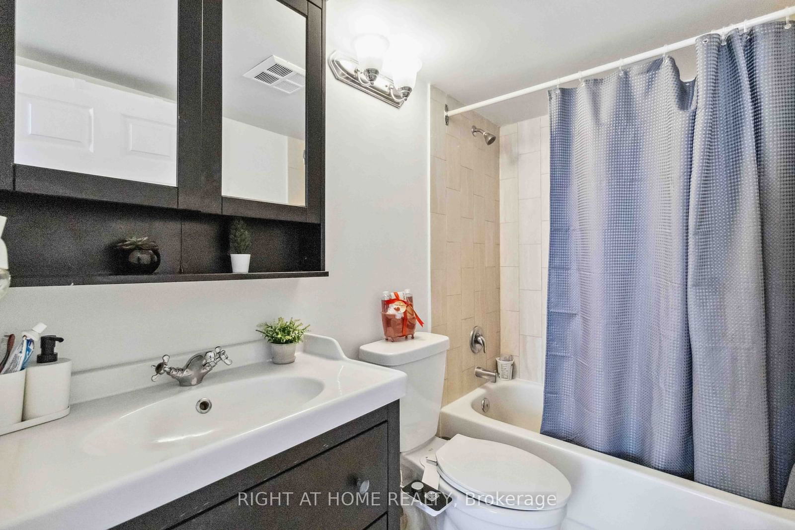 285 Enfield Pl, unit 611 for sale - image #22