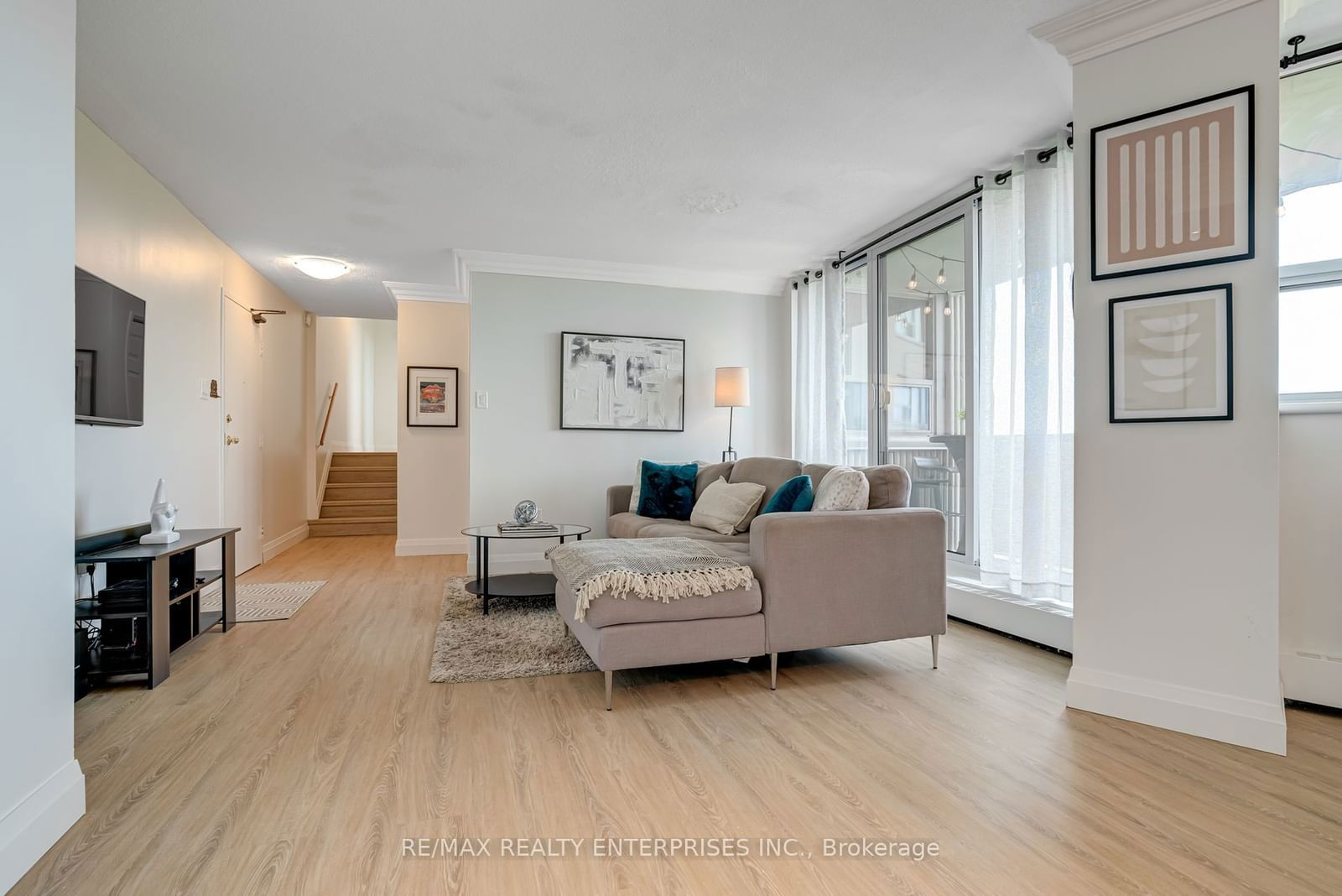 530 Lolita Gdns, unit 907 for sale