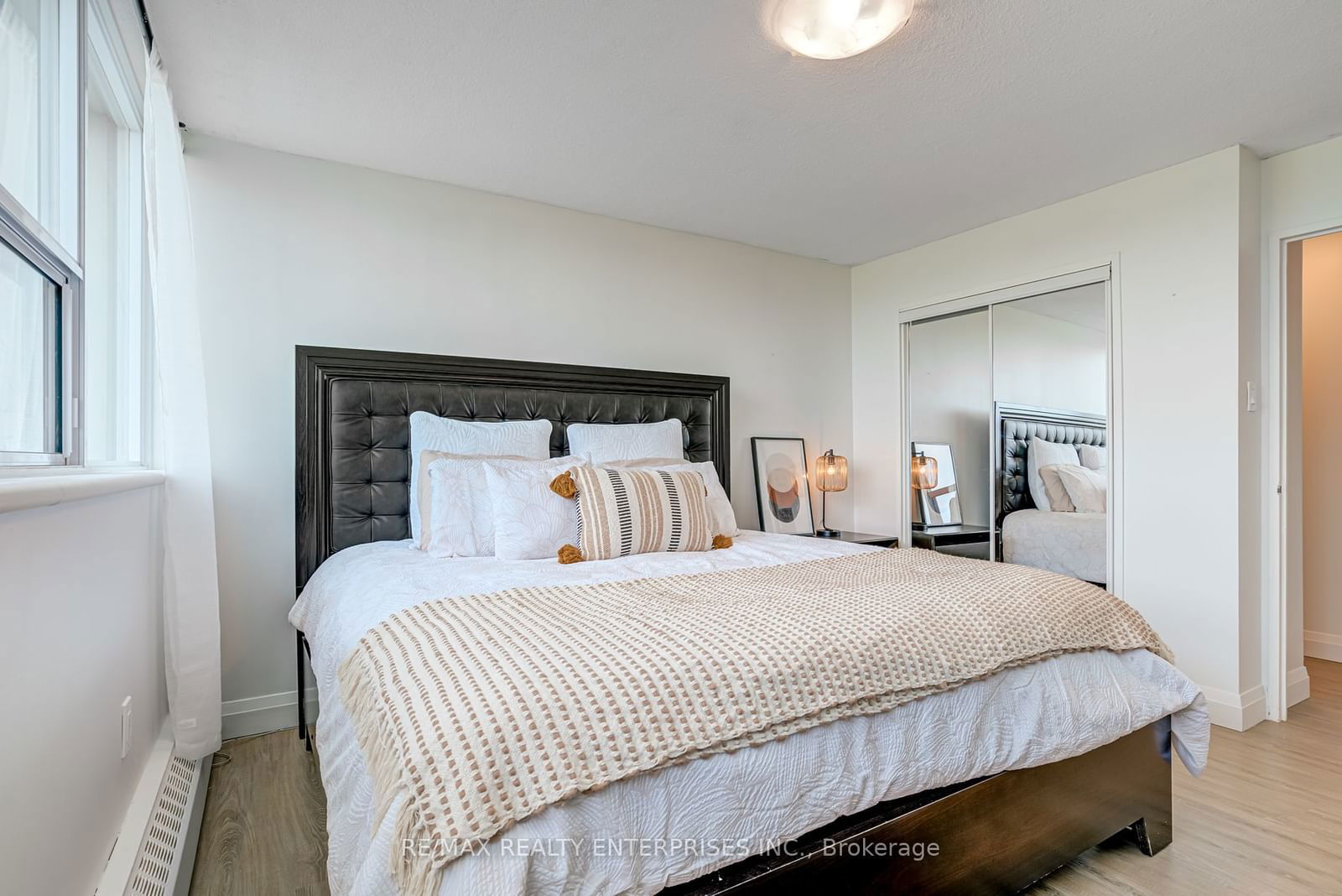 530 Lolita Gdns, unit 907 for sale - image #22