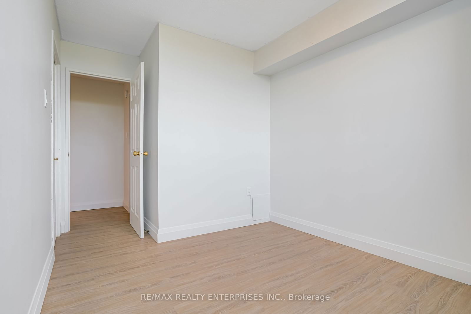 530 Lolita Gdns, unit 907 for sale - image #24