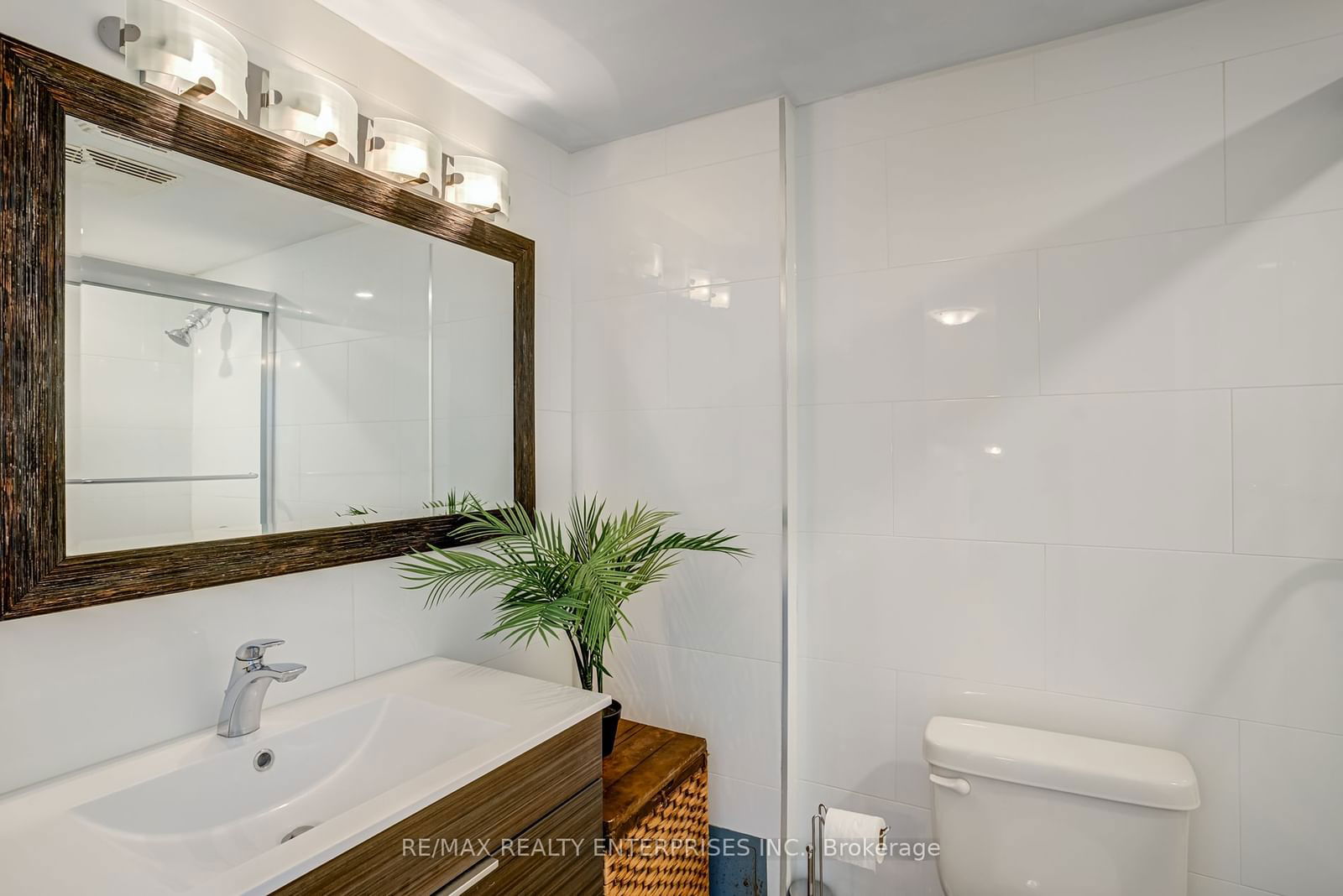 530 Lolita Gdns, unit 907 for sale - image #26