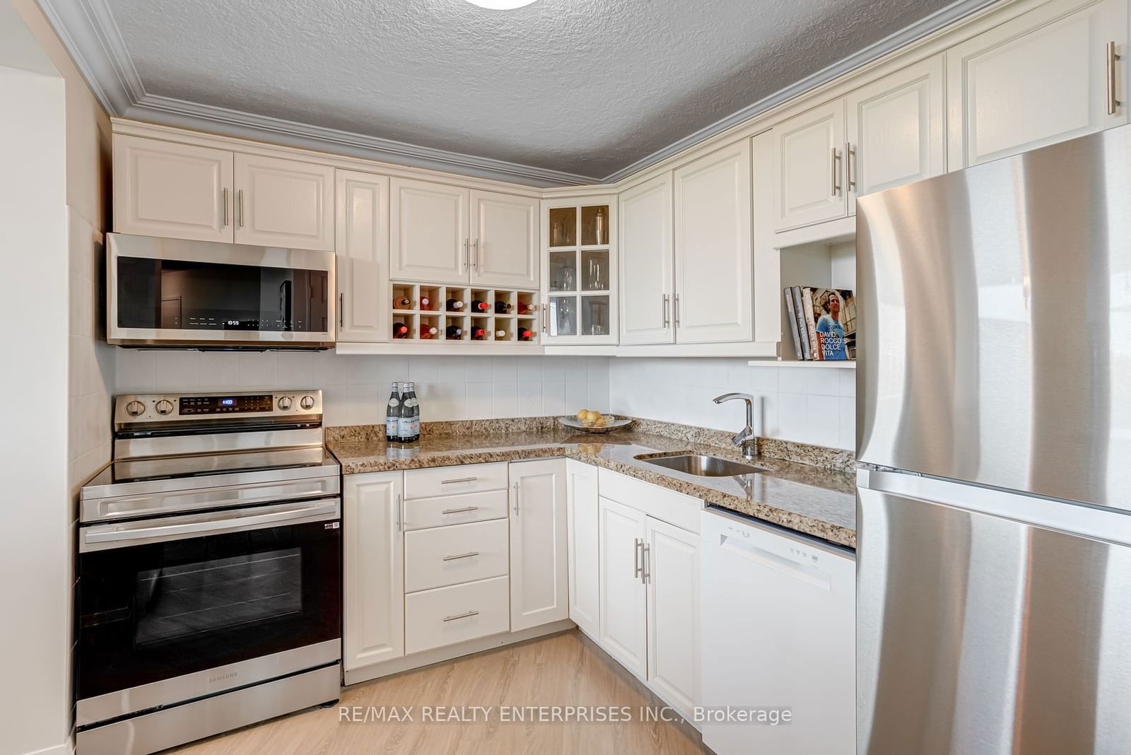 530 Lolita Gdns, unit 907 for sale - image #8